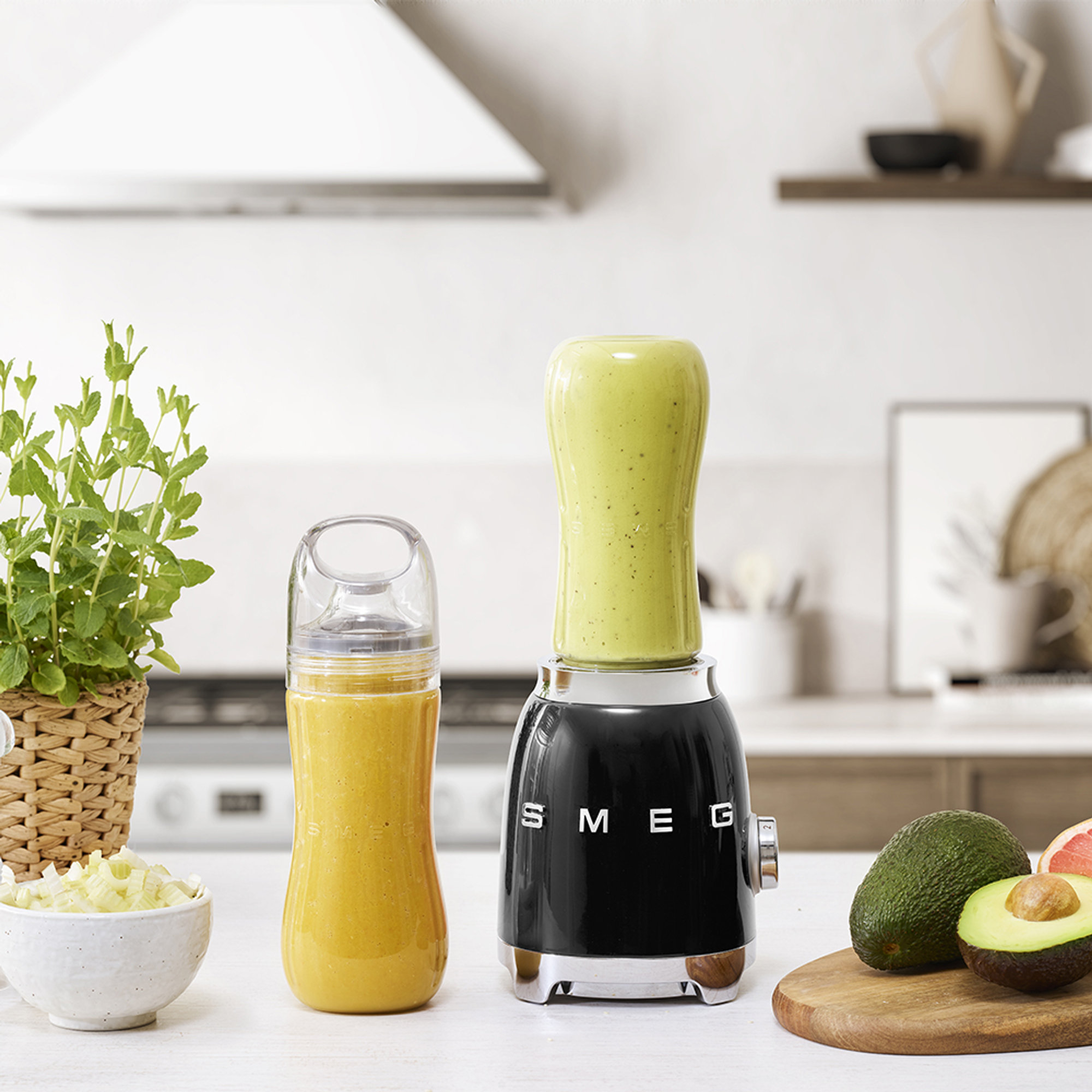 Smeg Frullatore Compatto 50's Style – Nero LUCIDO – PBF01BLEU smeg vista4