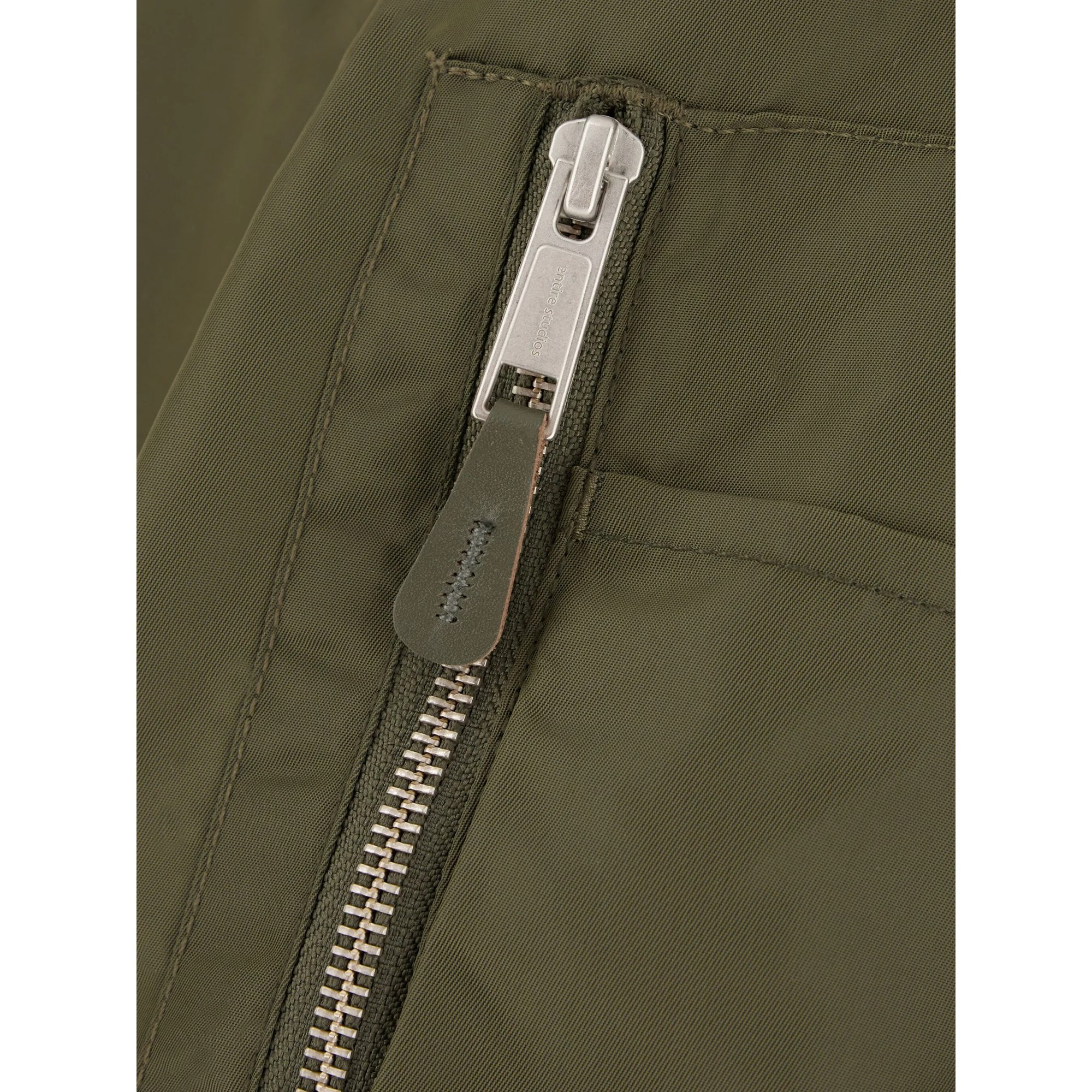 Cropped Broad Bomber Khaki ENTIRE STUDIOS vista2