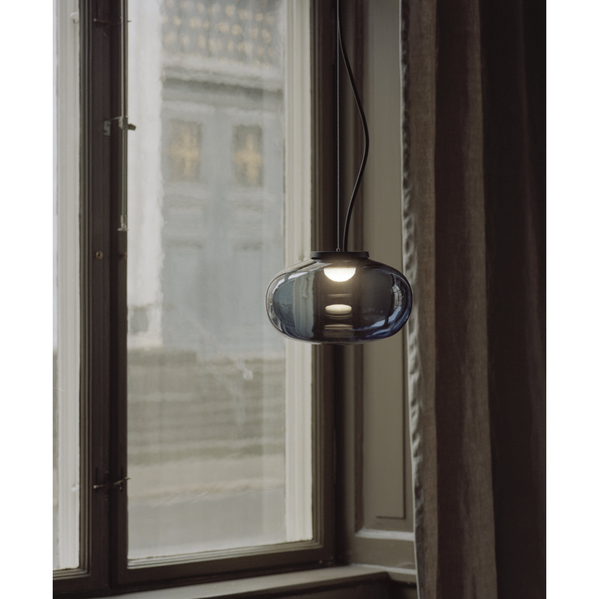 Karl-Johan Lampada a sospensione, Small Ø23, Vetro fumé, EU New Works vista1