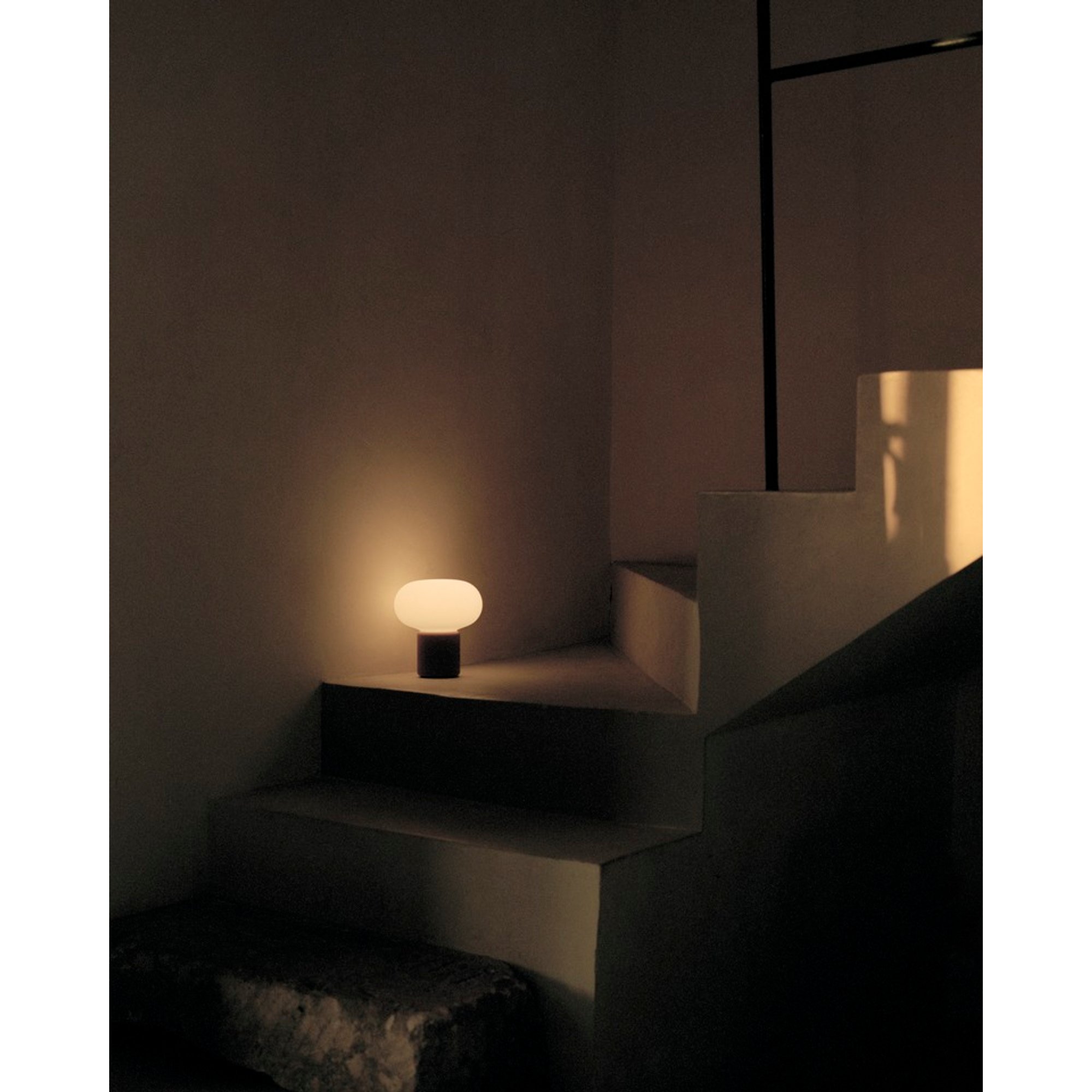 Karl-Johan Portatile Lampada da tavolo, Cold Nero New Works vista3