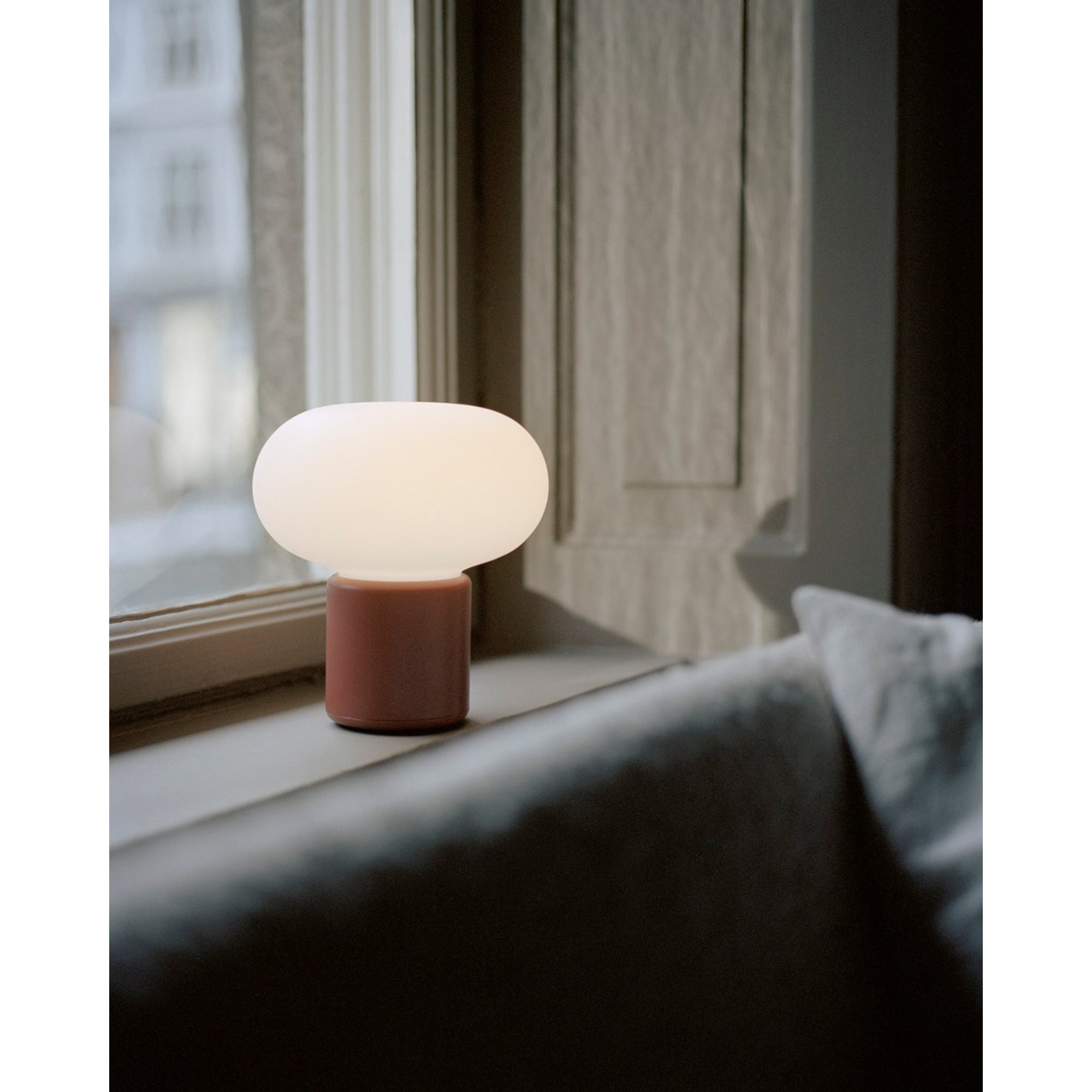 Karl-Johan Portatile Lampada da tavolo, Earth Red New Works vista3