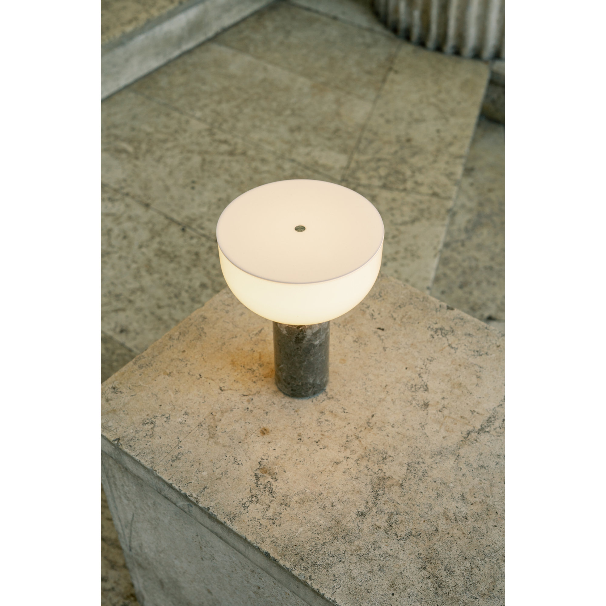 Kizu Portatile Lampada da tavolo, Gris Du Marais New Works vista8