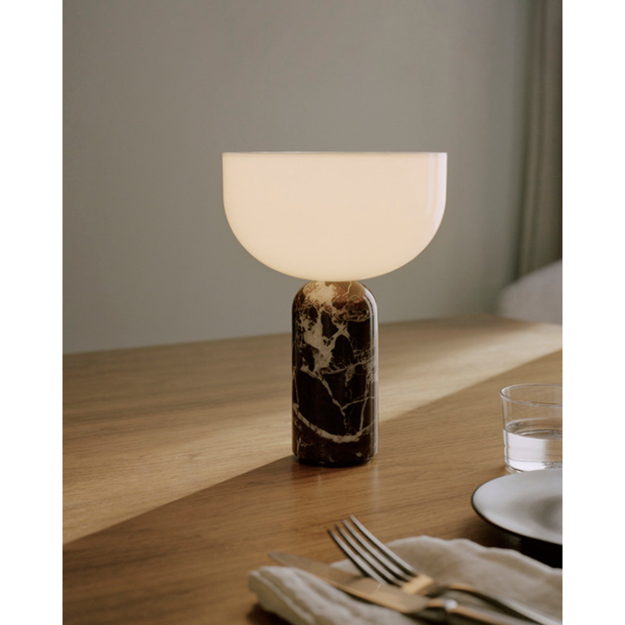 Kizu Portatile Lampada da tavolo, Rosso Levanto New Works vista3