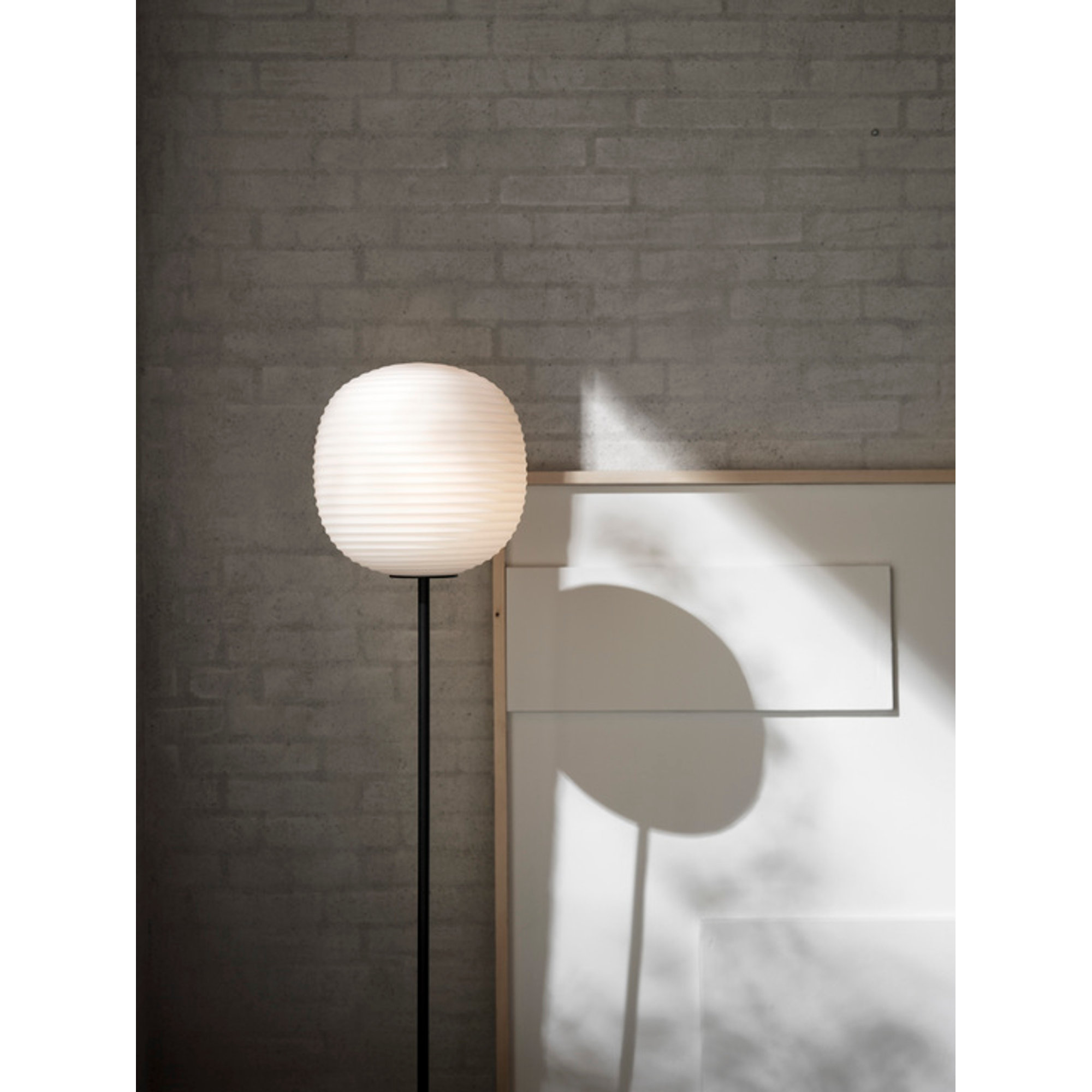 Lantern Lampada da terra, Medium Ø30, Bianco Vetro opalino, US New Works vista3