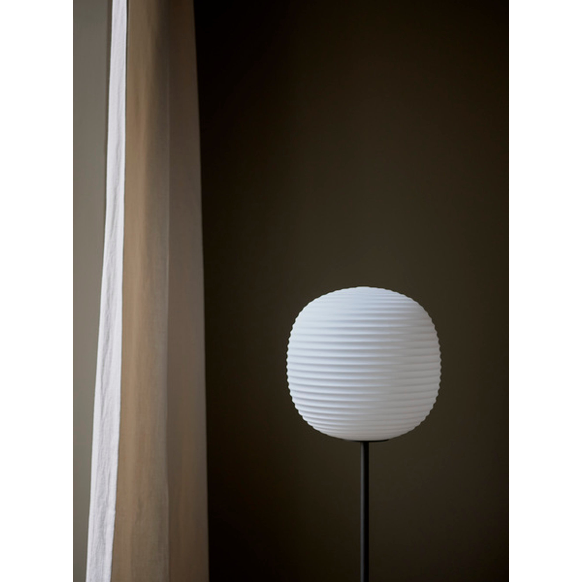 Lantern Lampada da terra, Medium Ø30, Bianco Vetro opalino, US New Works vista4