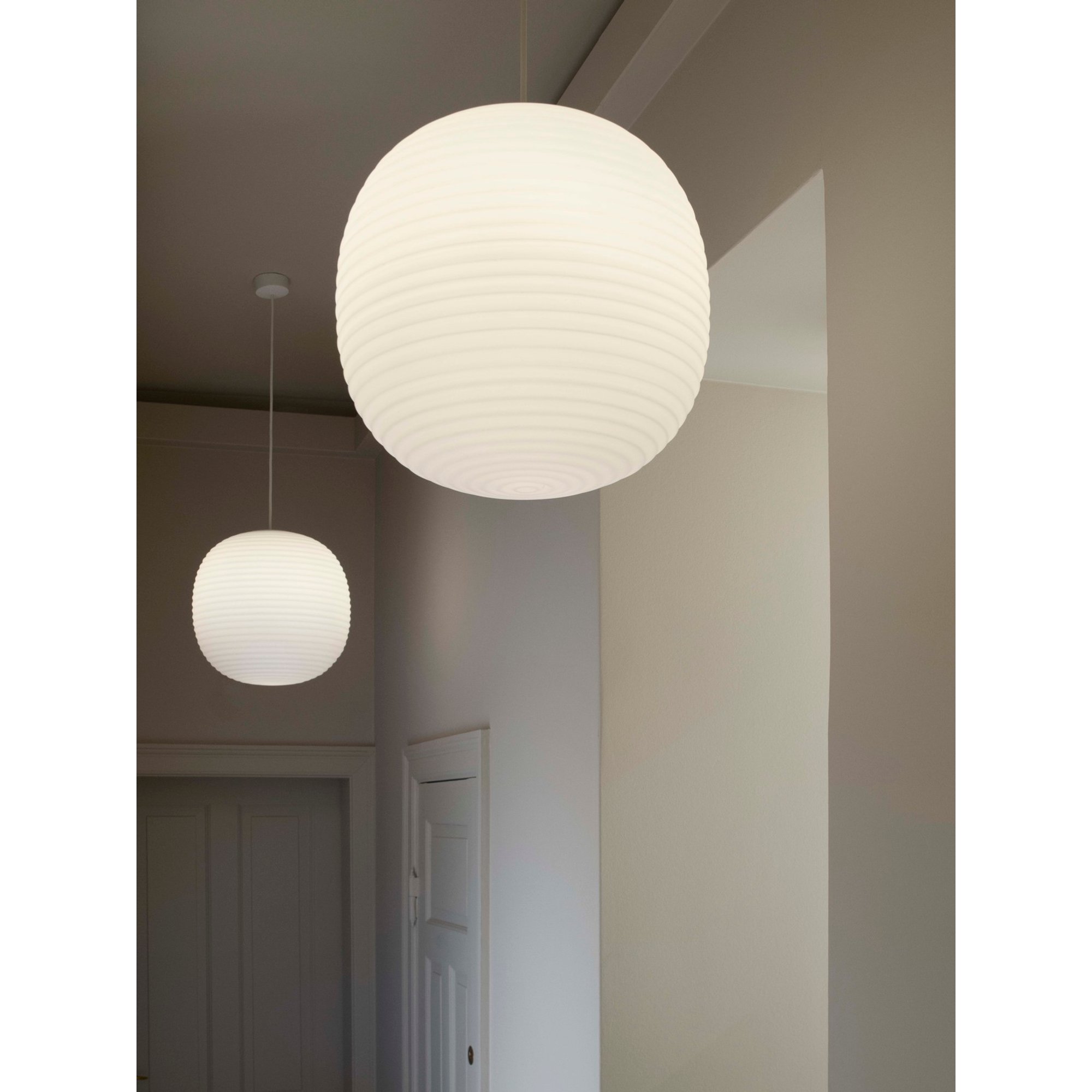 Lantern Lampada a sospensione, Large Ø40, Bianco Vetro opalino, EU/UK/AU New Works vista4