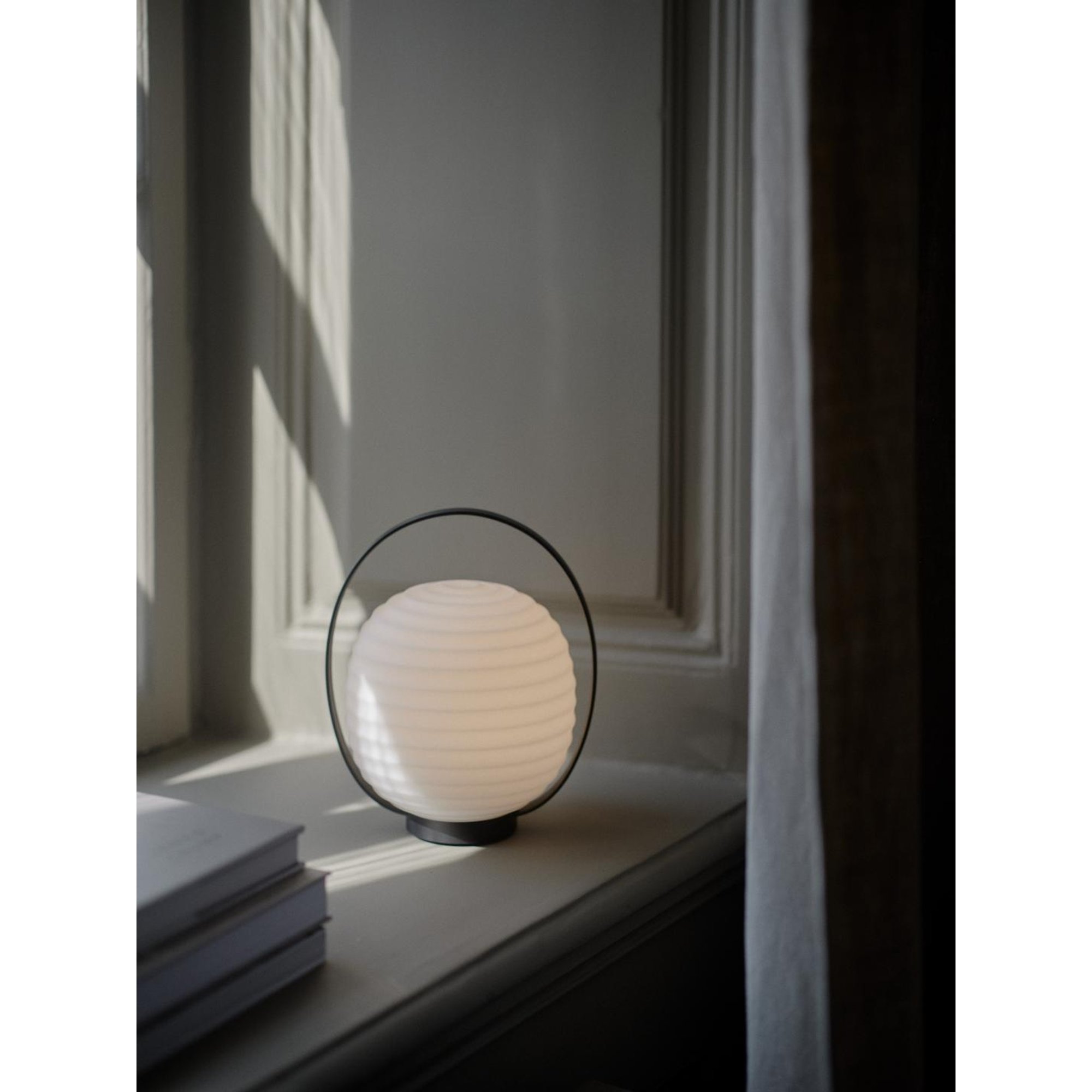 Lantern Portatile Lampada da tavolo New Works vista3