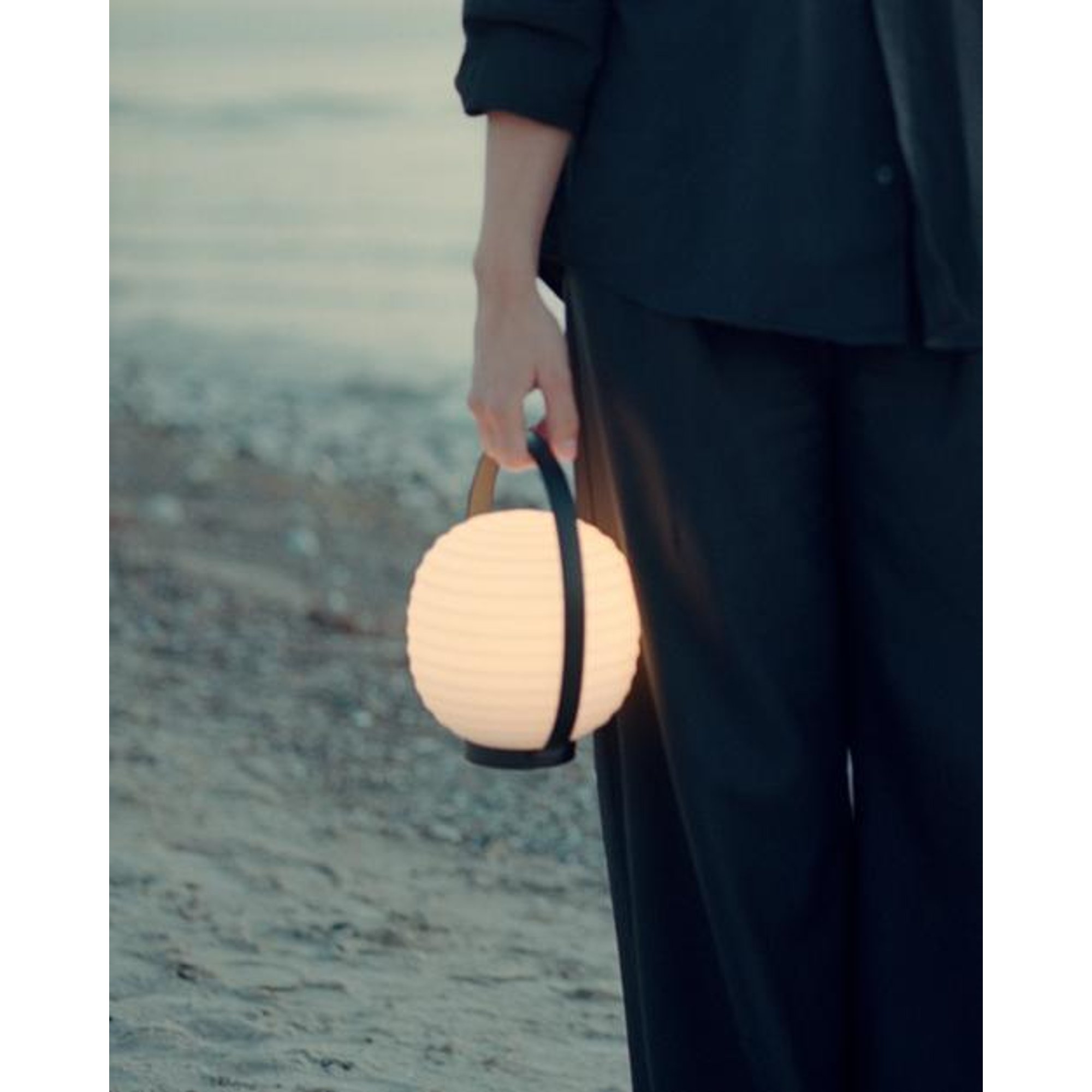 Lantern Portatile Lampada da tavolo New Works vista8
