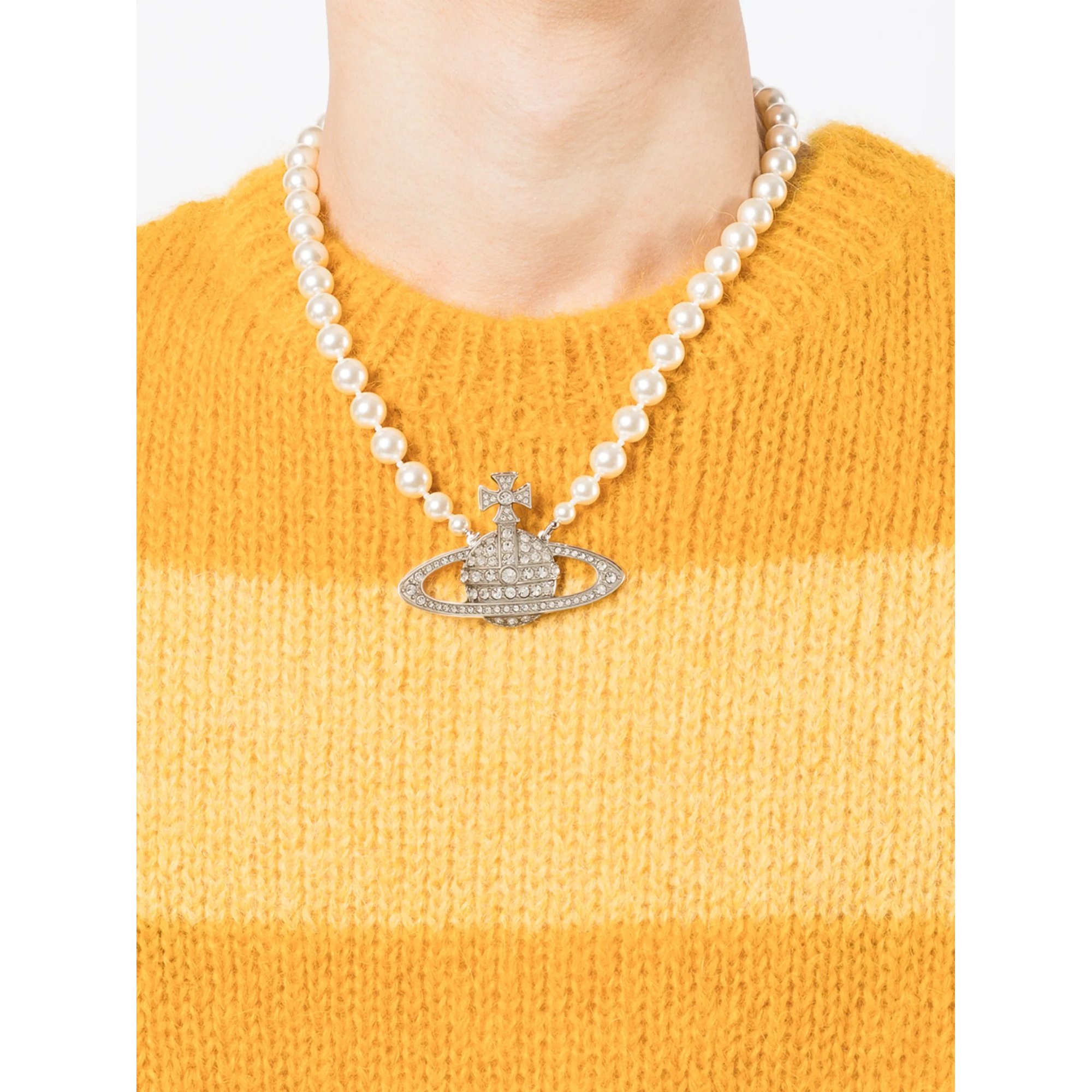 Man. Bas Relief Pearl Necklace VIVIENNE WESTWOOD vista1