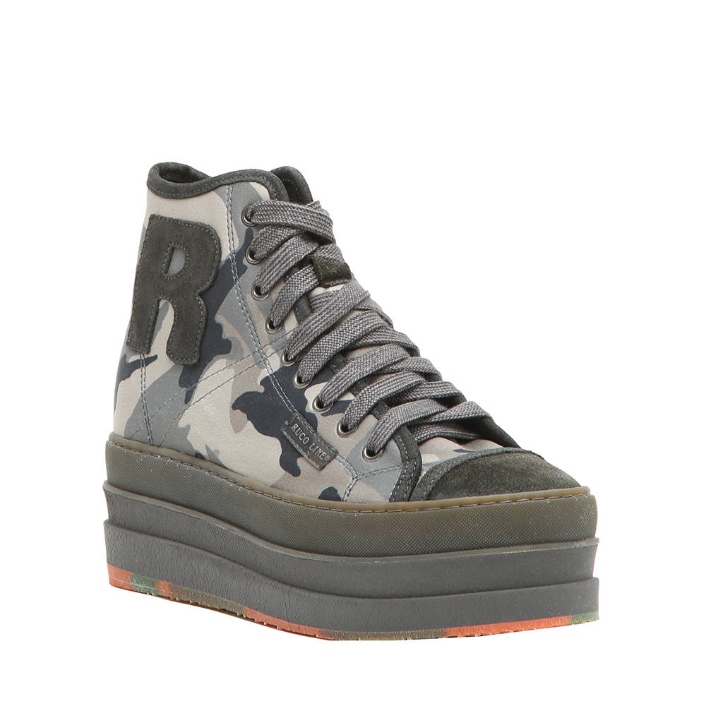 Sneakers alte in pelle bianche di Rucoline, €135 | farfetch.com | Lookastic