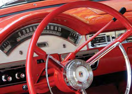 The Fairlane’s dashboard is nicely laid out and it still includes a temperature gauge, but warning lights for oil pressure and the generator are already in place.