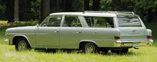 Even a mid-level car needed its share of brightwork in the mid-1960s while the hint of a fin carries a taillight visible not only from the rear, but also from each side, thus anticipating the requirement for side marker lights.
