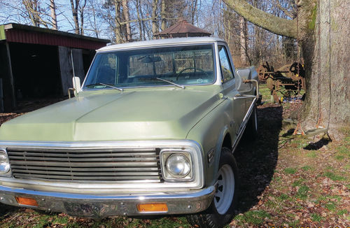This 1970 Chevrolet pickup came to the Merlau home by way of California. As you can easily understand, Dennis was very pleased to find a truck that had not been exposed to harsh elements.