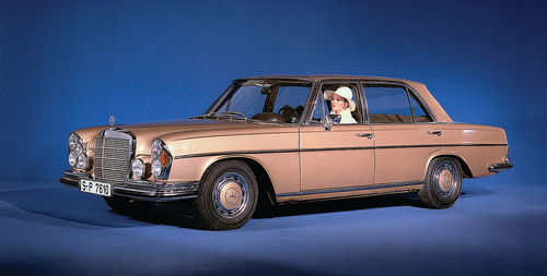 300 SEL sedan. And a recent S-Class Club meeting was held at a castle certainly a proper setting for a gathering of luxury cars.