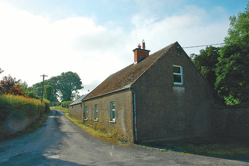 This is the kind of road, house and stone wall relationship that is common throughout the Republic of Ireland and that motivates one to look kindly on very small cars.