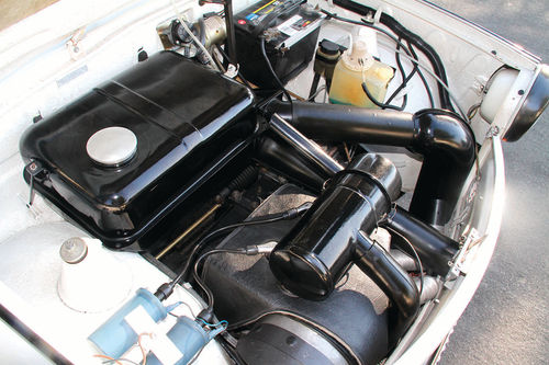 The engine is bottom right and cooled by a fan. The gas tank is in the upper left.