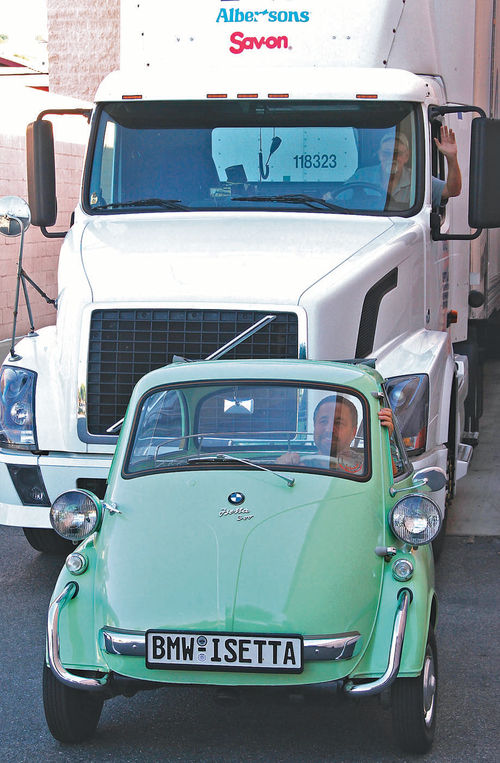 BZ's BMW Isetta 300's: Roller Mobil Kleinwagen - February 1957