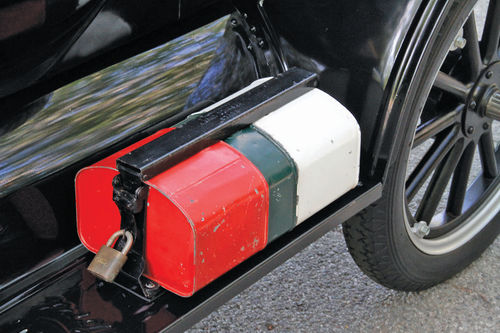 Cans mounted on the running board were a useful after-market option. Red was for gasoline, green was for oil and white was for water.