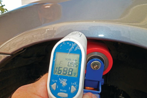 7. Holding the infrared thermometer close to the surface gives you an accurate measure of the sheet metal’s temperature.