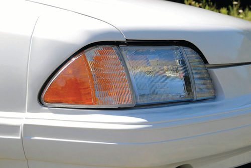 Composite headlights that had arrived in 1987 helped to freshen the Mustang’s front view.