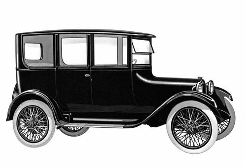 This particular 1917 model featured a single door on each side to provide access to both the front and rear passenger compartments. It proved to be unpopular and was soon replaced by a conventional 4-door model.