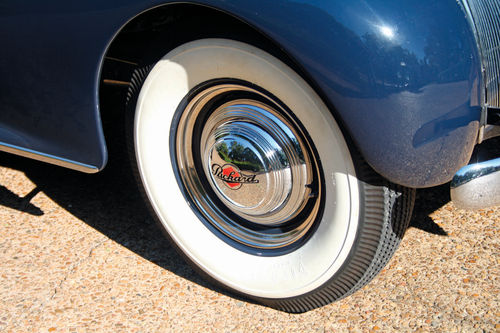 Wheels, hub caps and hood ornaments all varied on the 1940 Packards.