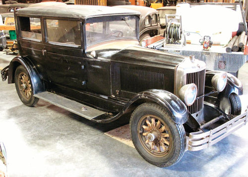 The author’s 1927 Diana automobile, a Moon Car Co. product.