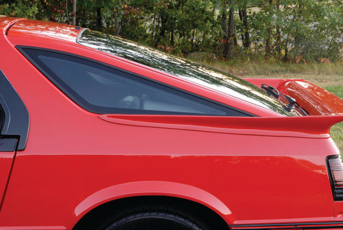 Large piece of glass on the hatchback of Daytona