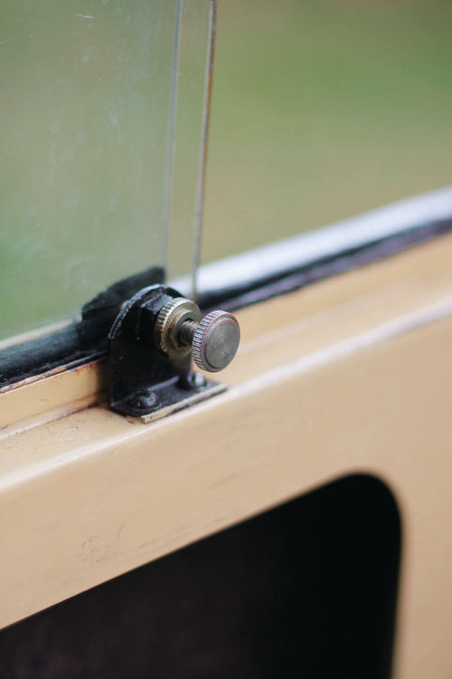 Trekka's wing latches