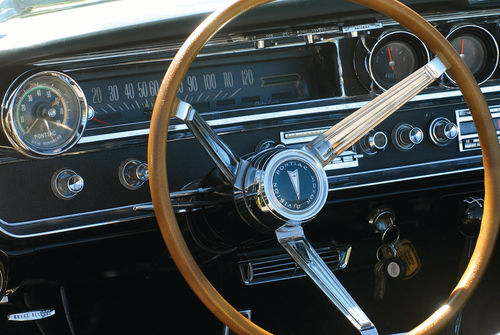 The days of ignition switches on the dashboard were numbered when the feature car was built, but there’s more to the photo