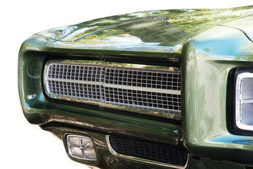 Split grilles were an established signature feature by the time this car was built, much as the Silver Streak had been for years before.