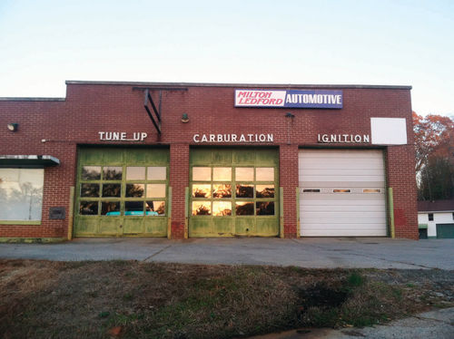 Next time you’re in Marietta, Georgia, watch for this retro-looking service station.