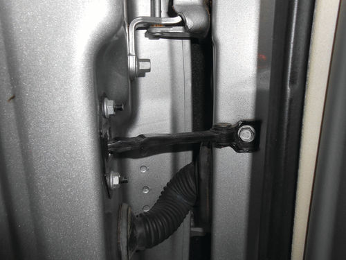 3. This mechanism, referred to as the check link, is what should be holding the door on this 2006 Malibu.
