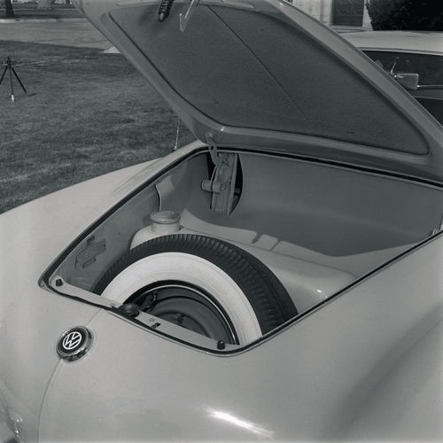 Like the Beetle, the Karmann Ghia had a rear-mounted flat four, while the luggage compartment was at the front of the car. As you can see, the spare tire also resided in that location.