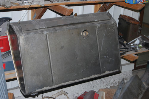 The gas tank that mounts behind the body tub was in very good condition and didn’t need any special cleaning.