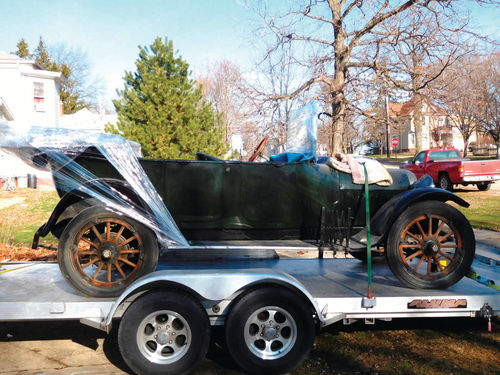 The 1917 Oakland had been loaded on the trailer and was ready to go to its new home. Unloading the car into the Hansen building was a surprisingly smooth operation.