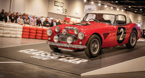 It should come as no surprise when you encounter a nice Austin-Healy in London.