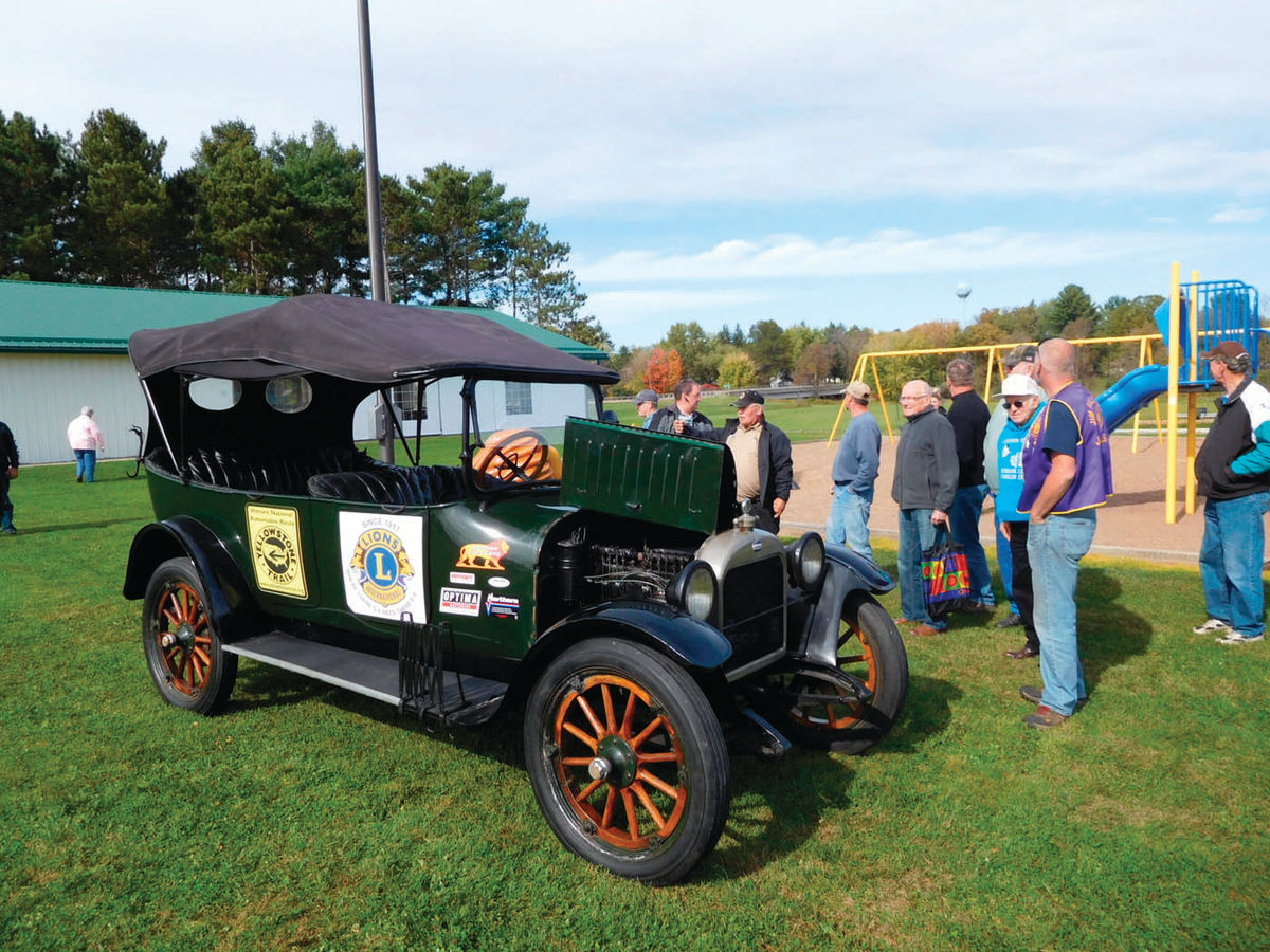 Restored 1917 Oakland Automobile in the wild