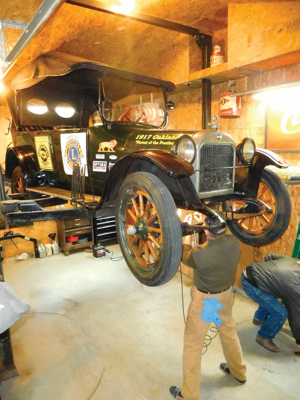 A ROLLING OAKLAND RESTORATION AutoRestorer