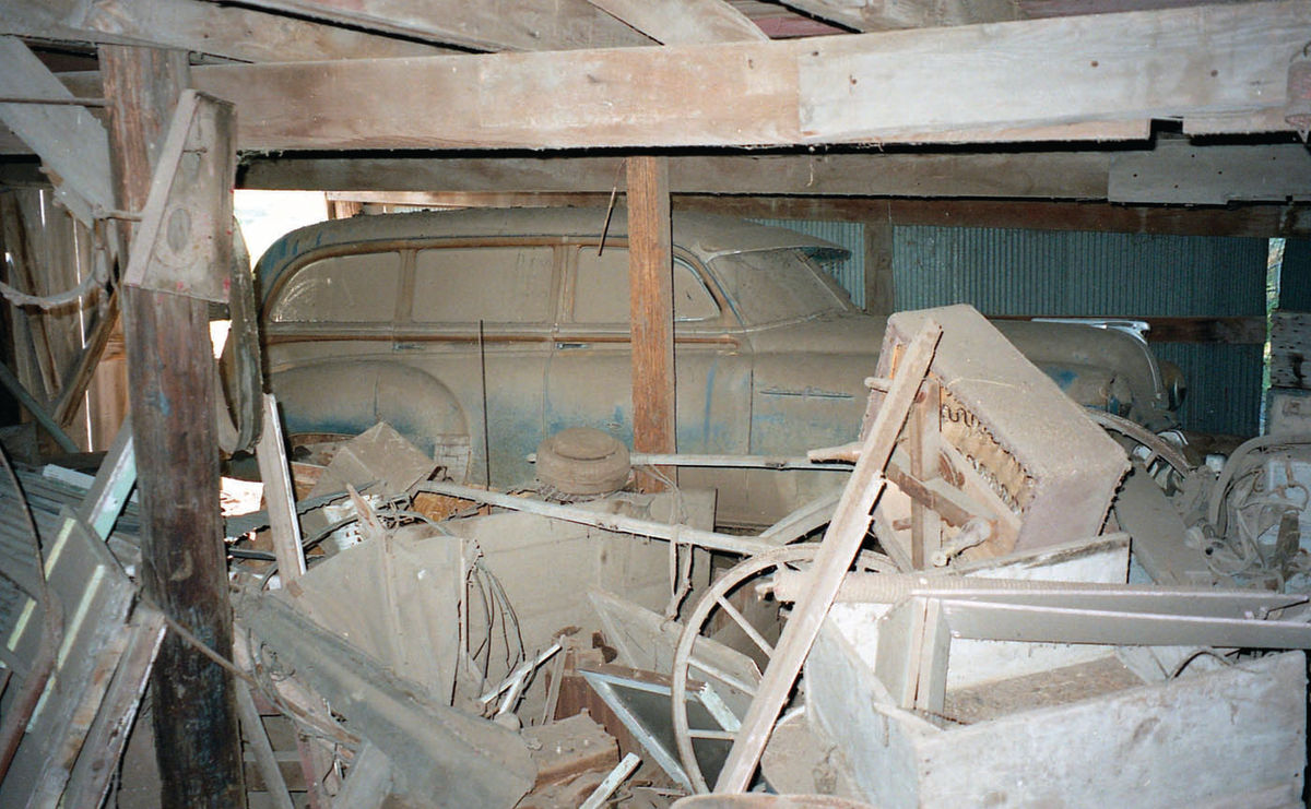 Due to several problems—among them a low shed ceiling and a junk pile that limited access to the structure—extracting the rare Pontiac wagon evolved into a major struggle.