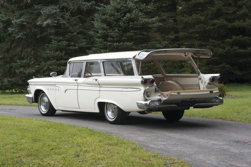 It’s not hard to imagine the feature car in such station-wagon roles as toting a late-1950s family and its luggage on vacation or spending Saturday afternoon running errands in the suburbs.