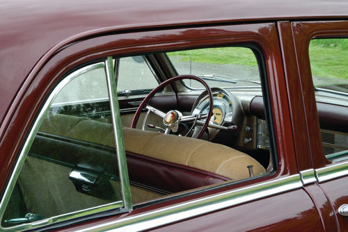 The Safety-Cushion dash panel “is made of thick, soft sponge rubber and is covered with leather.