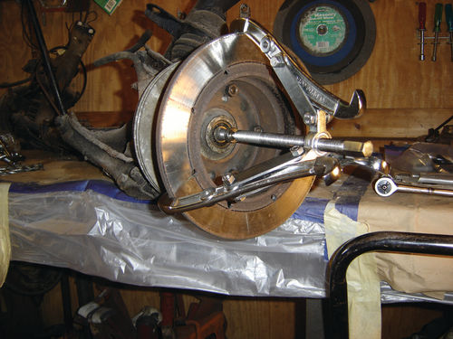 A standard 3-jaw puller was able to then be used.