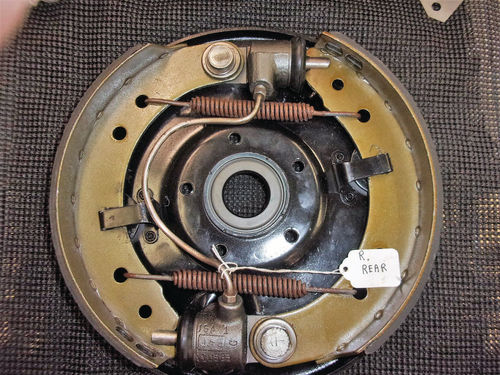 The wheel cylinders used at the top and bottom of the right rear brake assembly both had the red-colored pistons, the deeper bores and the longer, steel-colored links.