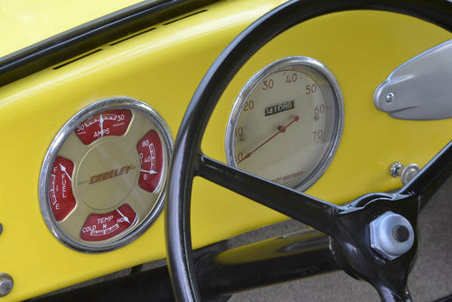 Later economy cars would cut costs by using idiot lights in place of the complete gauge package on the Crosley’s dashboard.