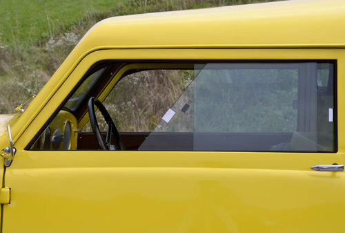 Crosley created the Roundside by slicing part of the roof and the rear compartment off of a sedan and installing a box in their place. Later pickups would be built on the station wagon platform and use that model’s flat quarter panels.