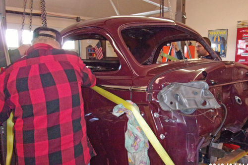 A ’48 Chrysler coupe body drop using the gantry crane was easy. Tow straps were employed for attachment and paint was protected with bed sheets under straps.