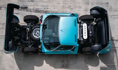 An overhead shot gives you a bird’s-eye view of the car’s special configuration.