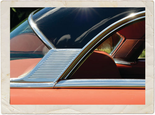 Mercurys had carried smooth quarter panels on their first postwar body in 1949. When the next new body appeared in 1952, it carried a stylized bulge that represented the once-separate rear fender.