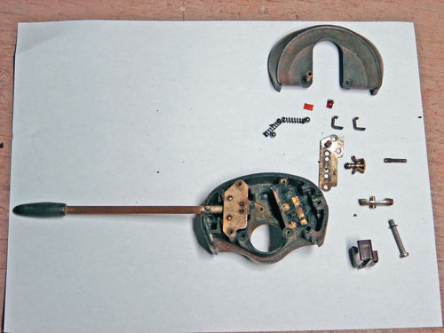 The internal components of the broken right-side of the switch.